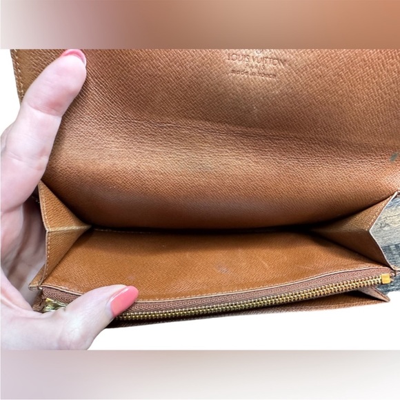Louis Vuitton Vintage Monogram Coated Canvas Sarah Wallet - Picture 9 of 16